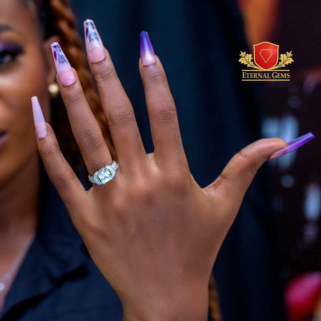 Amora Exquisite Engagement Ring