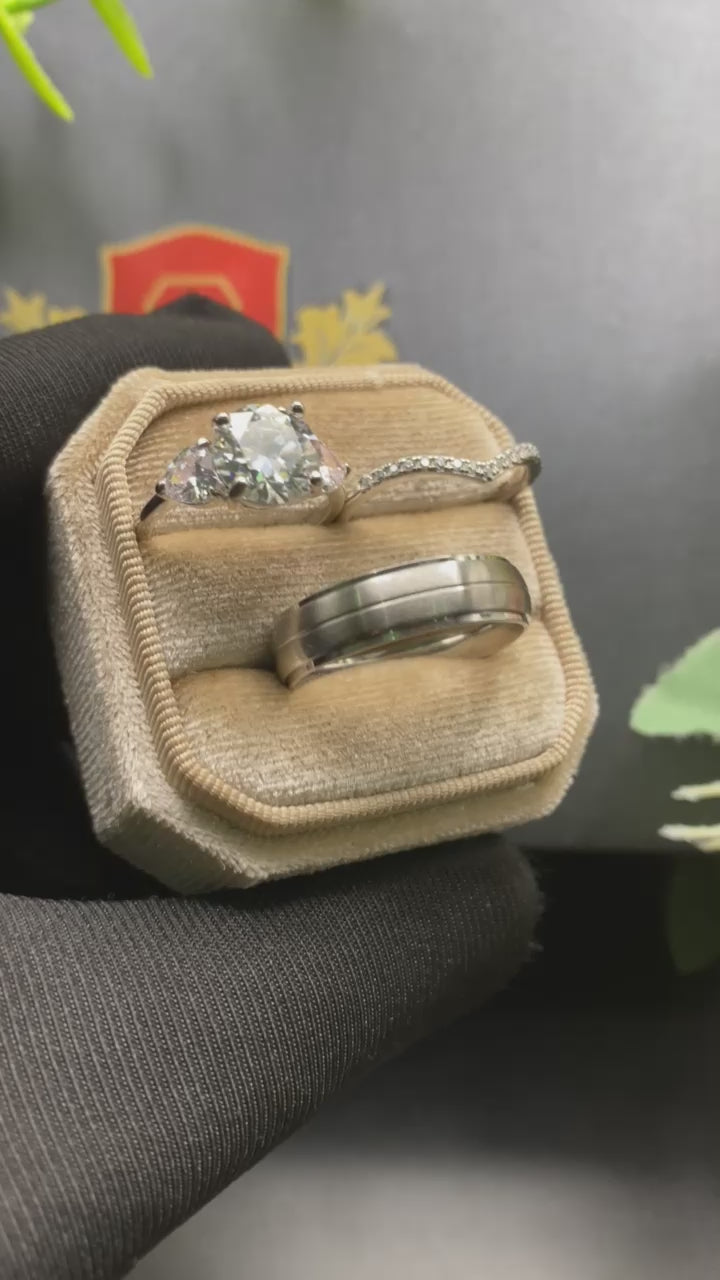 Mara Moissanite Wedding Set