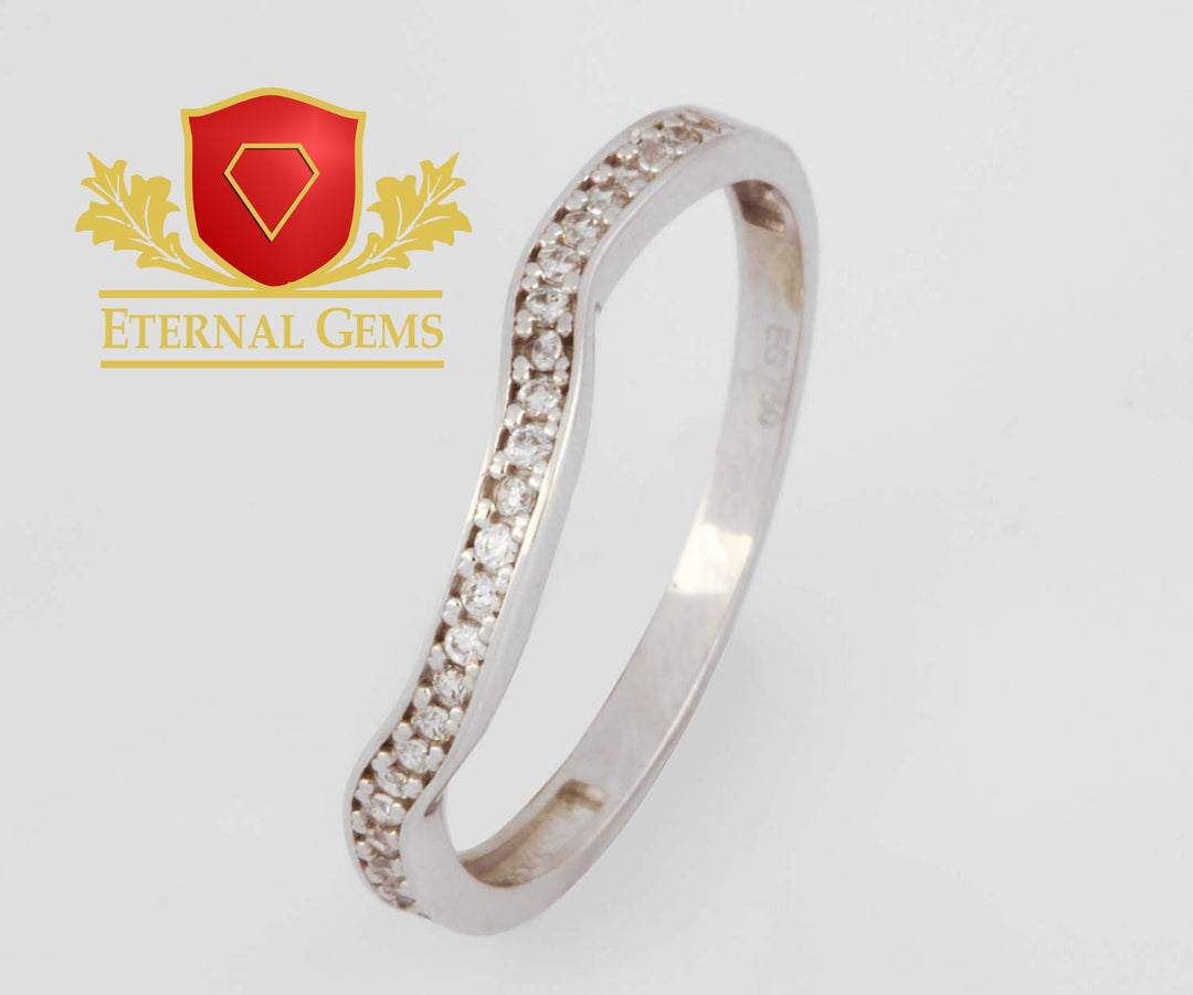 18 karat White Gold Engagement ring